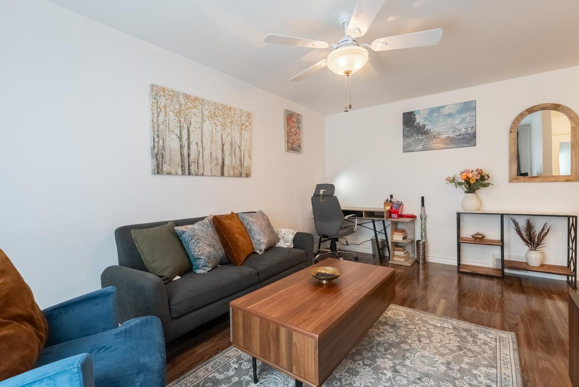 Comfortable Spacious House With Parking Brossard Exterior photo