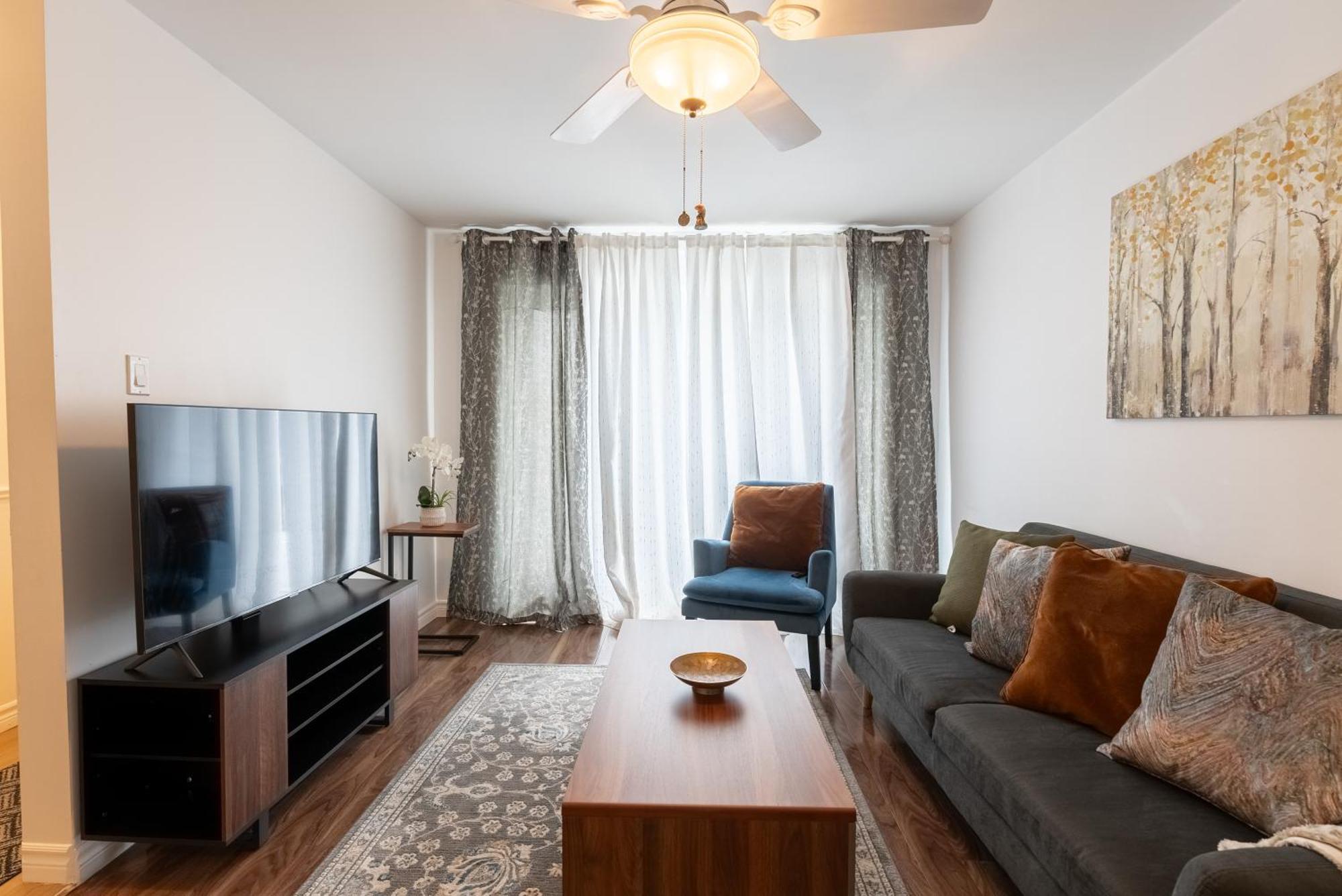 Comfortable Spacious House With Parking Brossard Exterior photo