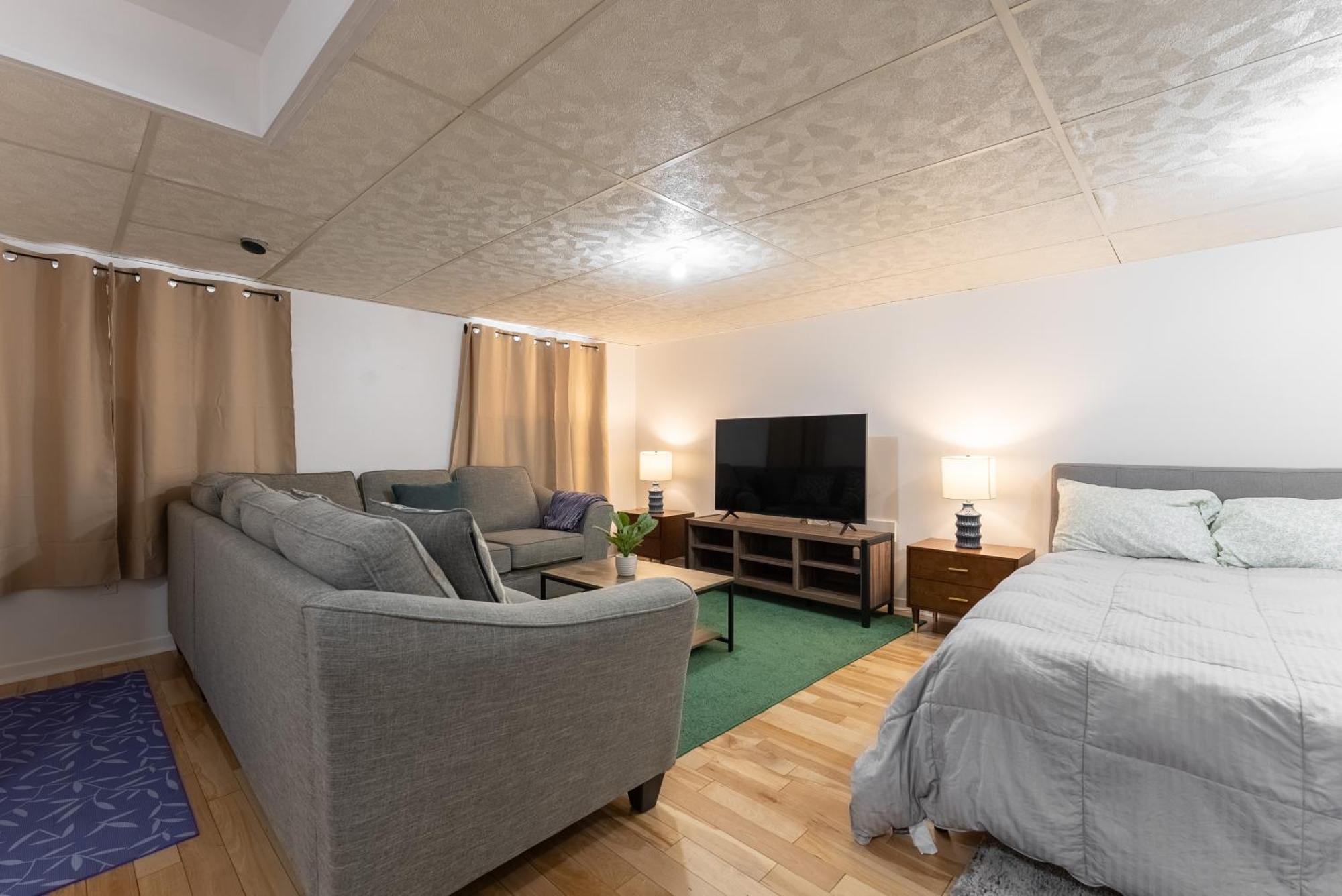 Comfortable Spacious House With Parking Brossard Exterior photo
