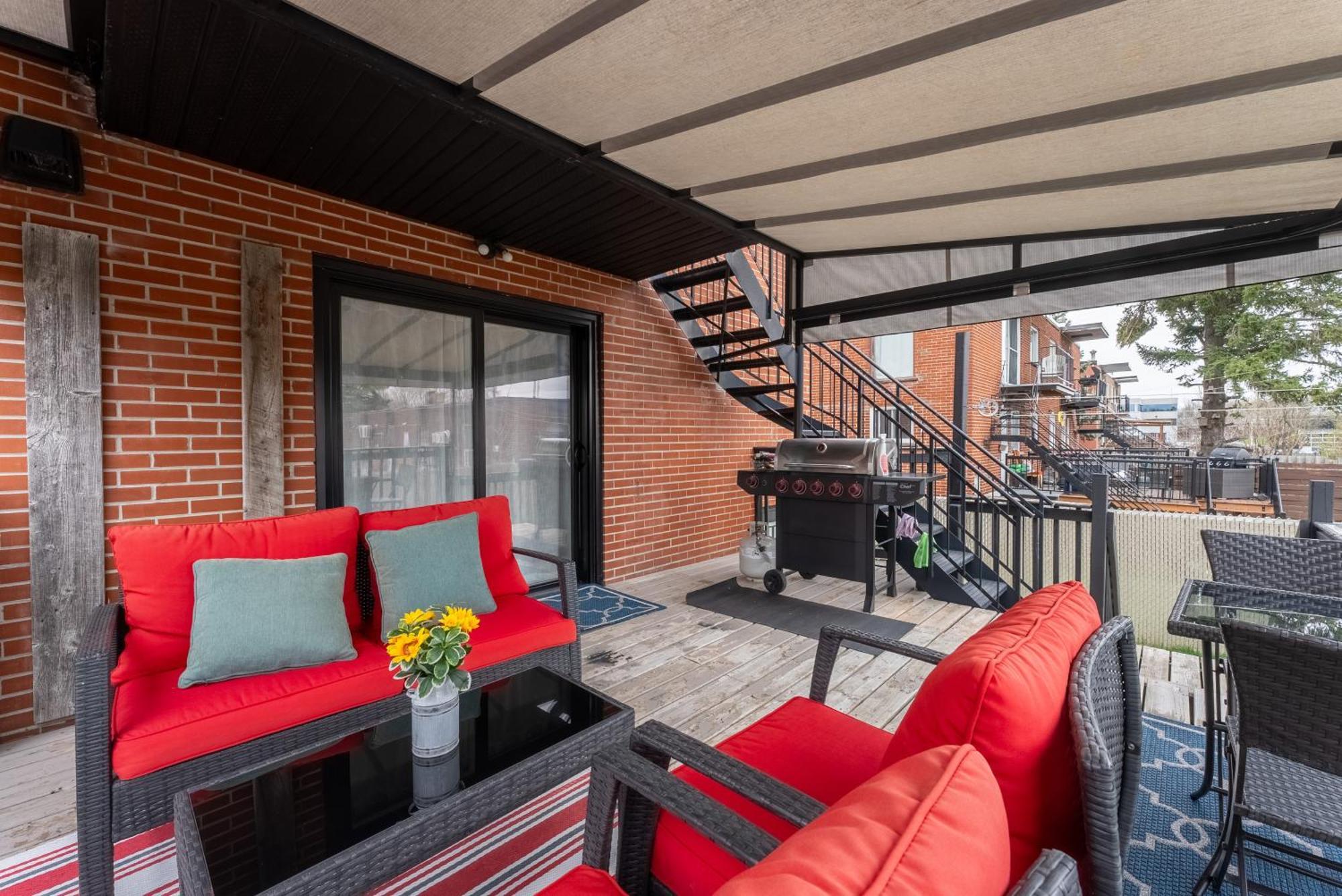 Comfortable Spacious House With Parking Brossard Exterior photo