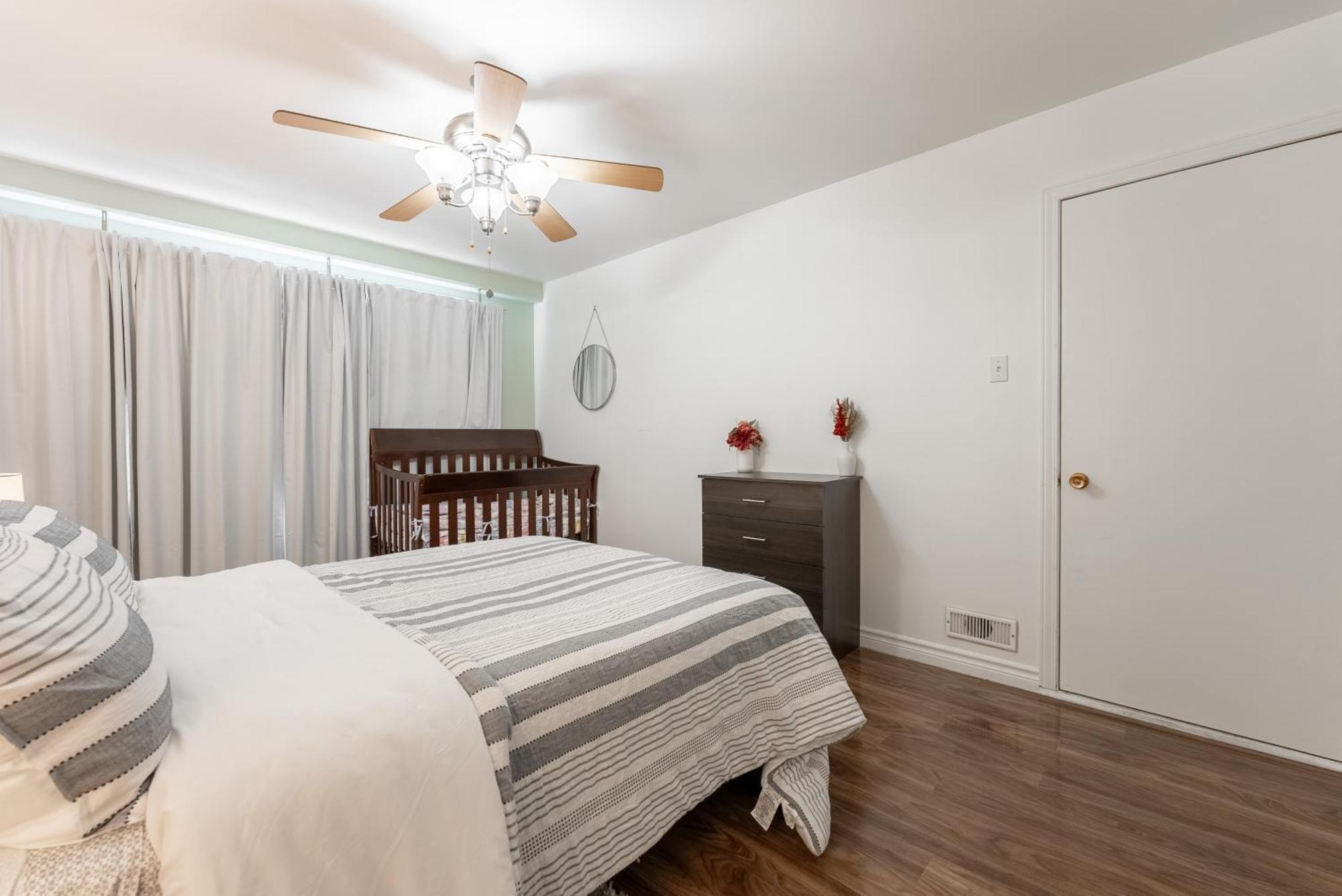 Comfortable Spacious House With Parking Brossard Exterior photo